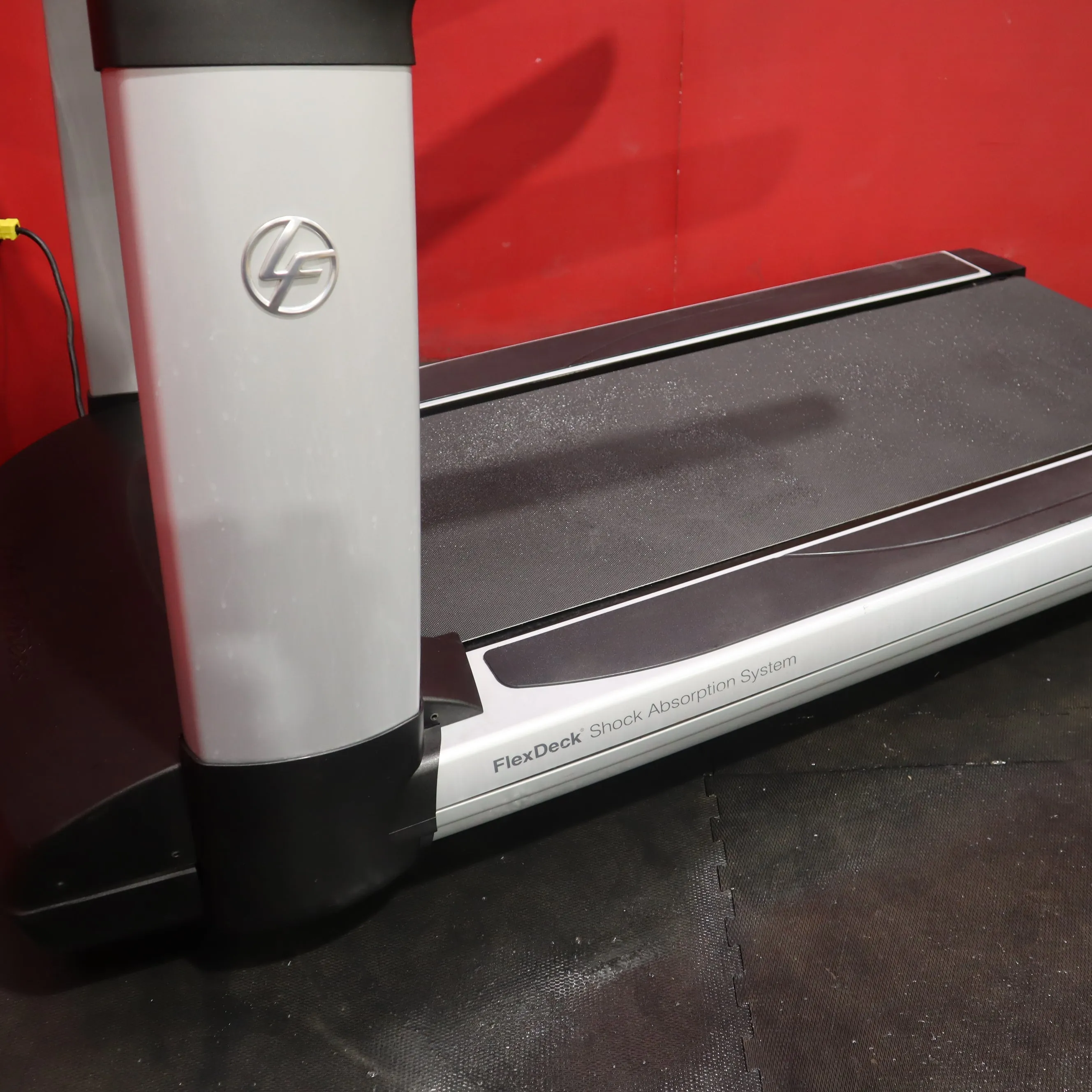 Life Fitness Discover SE 95T Elevation Treadmill (Refurbished)