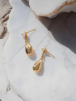 Loretta - Dainty Raindrop Pearl Earrings