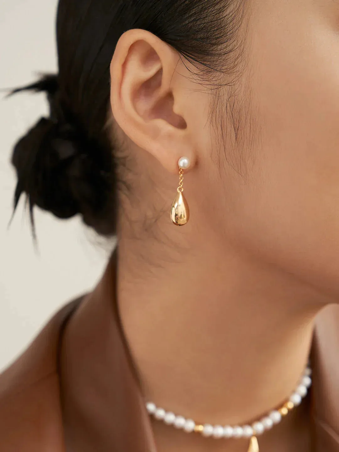 Loretta - Dainty Raindrop Pearl Earrings