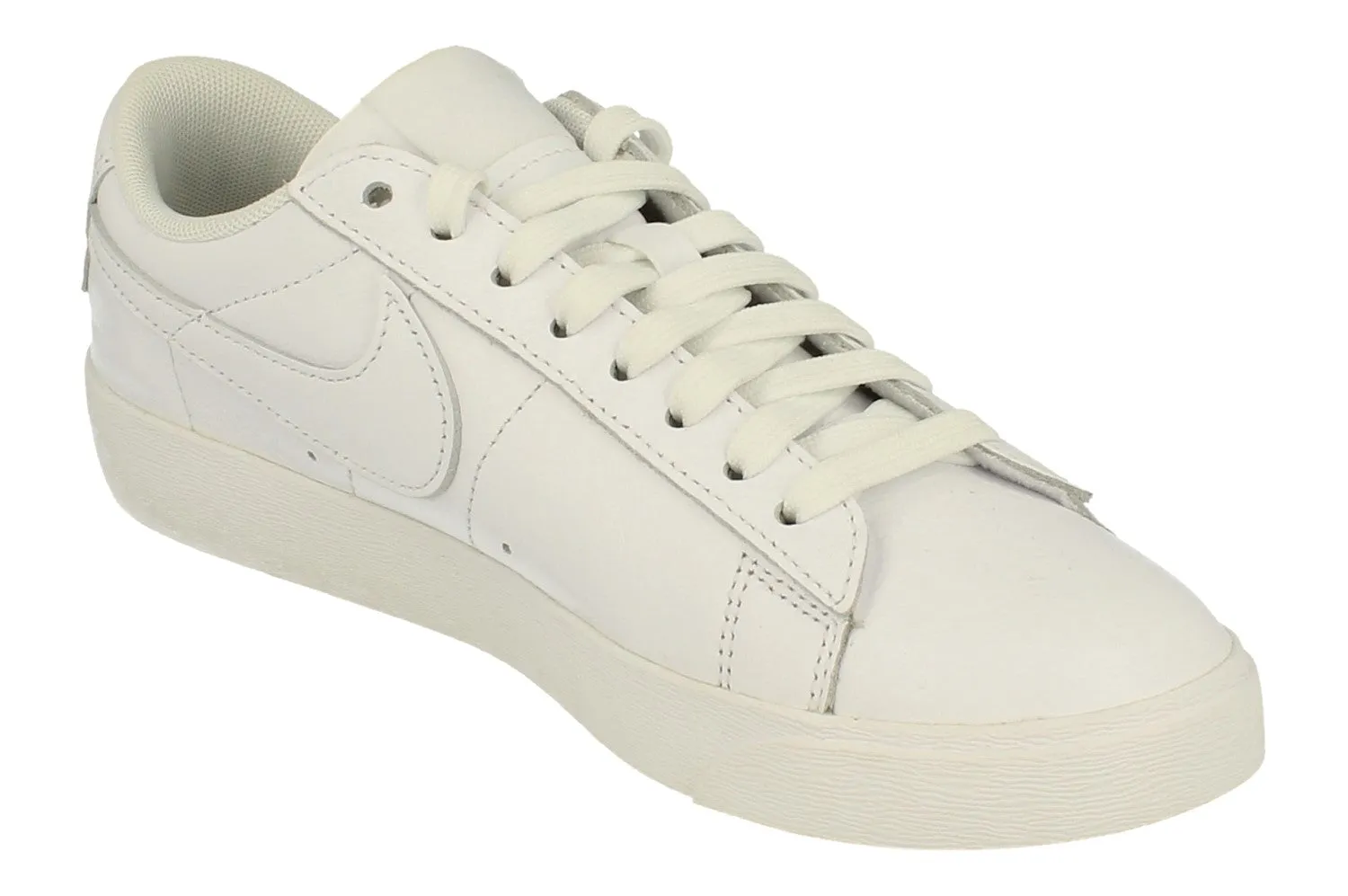 Nike Womens Blazer Low Le Trainers Av9370 111