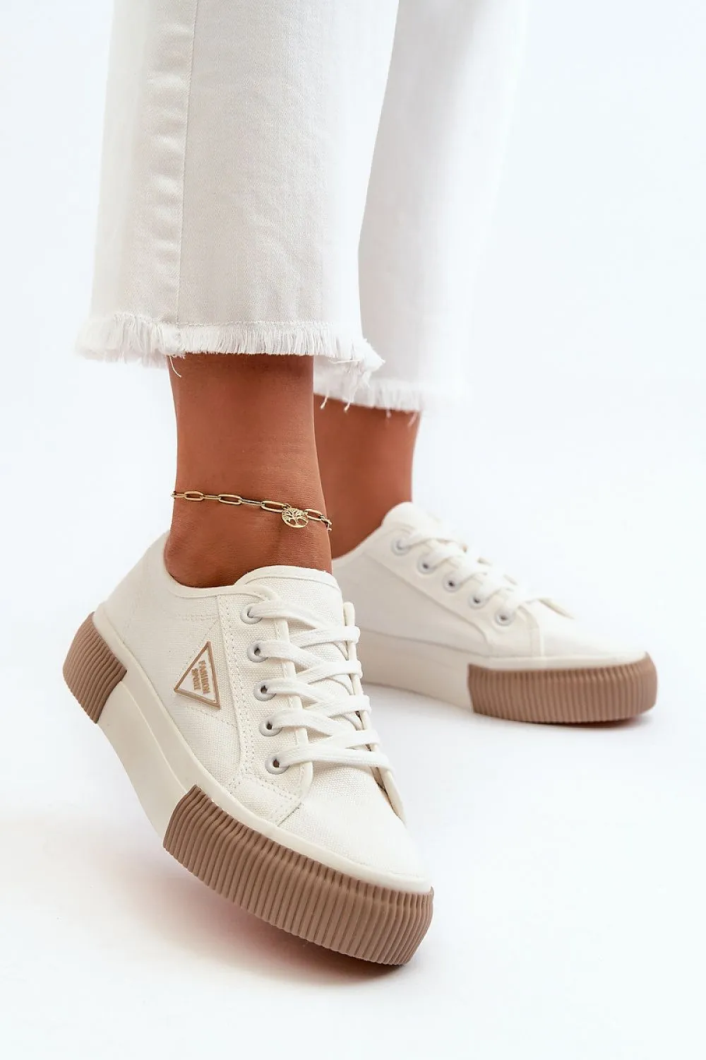 TEEK - Classic White Laced Natural Sole Sneakers