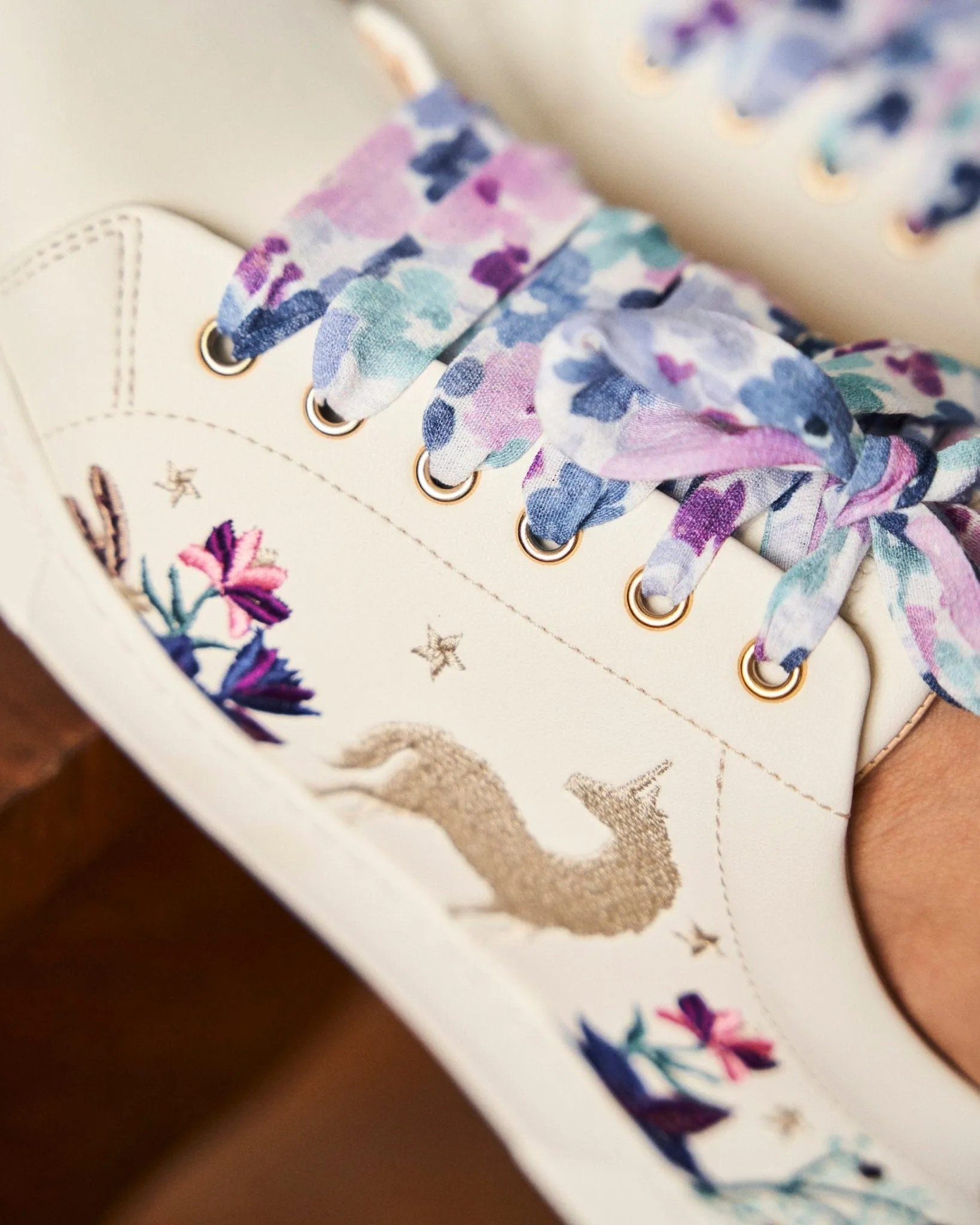 Virevolte Recycled Grain Leather Embroidered Vegan Sneakers | Unicorn